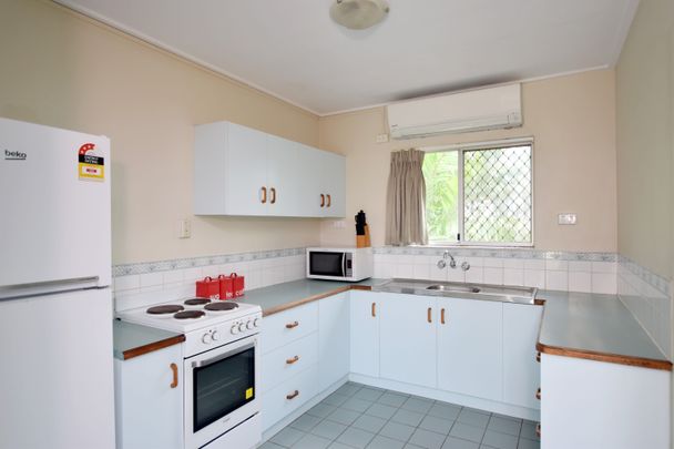 SPECIAL OFFER - SELF CONTAINED APARTMENT - GLADSTONE CBD - Photo 1