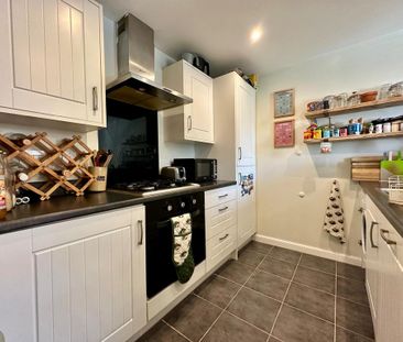 2 bedroom end of terrace house to rent - Photo 6