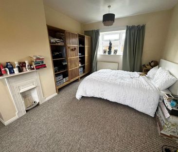 2 bedroom end of terrace house to rent - Photo 4