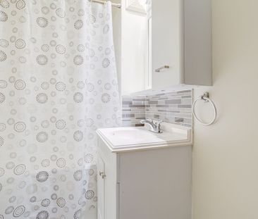 For Lease - 15 Dickson Street, Hamilton, Ontario - Photo 2