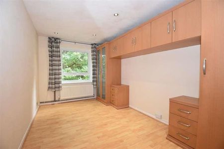 Aurum Close, Horley, RH6 - Photo 3