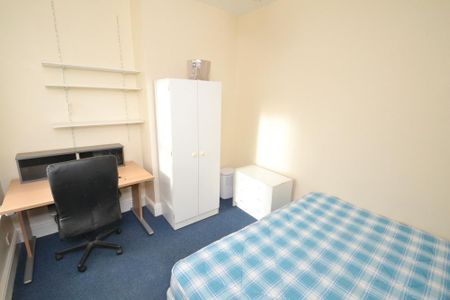 5 bedroom detached house to rent - Photo 3