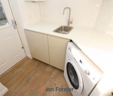 4 Bedroom House - Detached - Photo 2