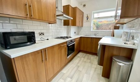 High Standard Five Bedroom House - Photo 4