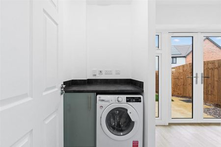 4 bedroom terraced house to rent - Photo 3