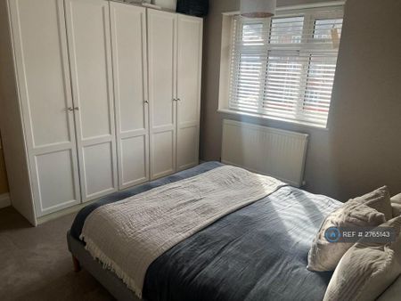 2 bedroom flat to rent - Photo 4