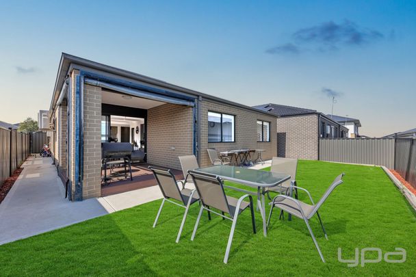 Charming Family Home in Craigieburn - Photo 1