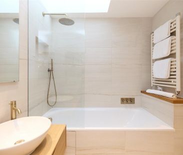 3 bedroom mews to rent - Photo 5