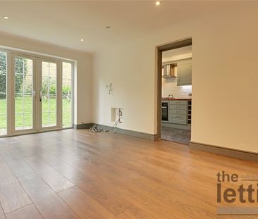 Crofton Way, Enfield, Middlesex, EN2 8HR - Photo 1