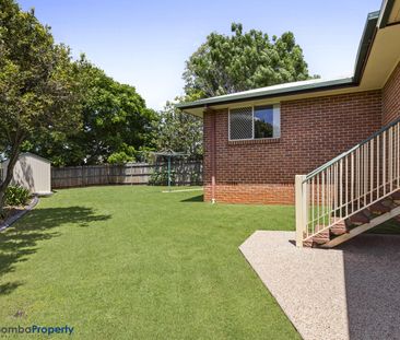 Beautifully Presented Family Home in Sought-After Middle Ridge - Photo 3