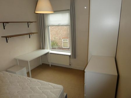 4 bedroom terraced house to rent - Photo 3