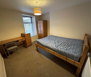 6 bedroom house to rent - Photo 2