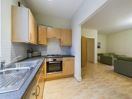2 bedroom flat to rent - Photo 4