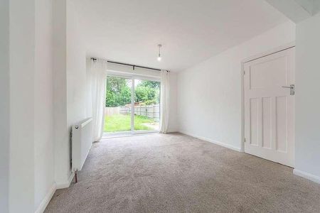 Hillcross Avenue, Morden, Surrey, SM4 - Photo 3