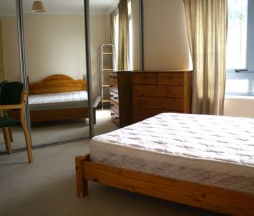 2 Bed - Quayside Drive - Photo 3