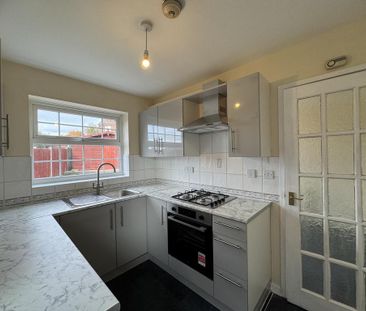 3 bedroom semi-detached house to rent - Photo 6