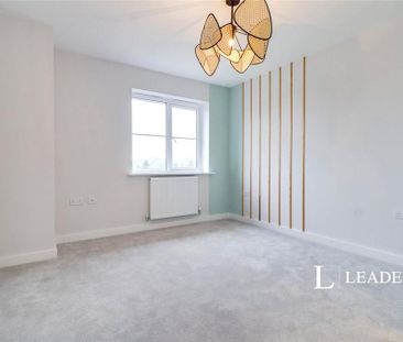 4 bedroom detached house to rent - Photo 4