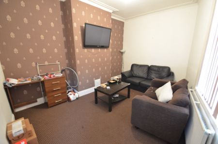 3 Bed - 39 Royal Park Road, Hyde Park, Leeds - LS6 1JJ - Student - Photo 3