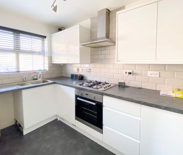 3 bedroom end of terrace house to rent - Photo 4