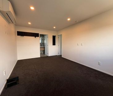 Stunning Hillcrest Haven – 4BR, 4BA - Photo 5