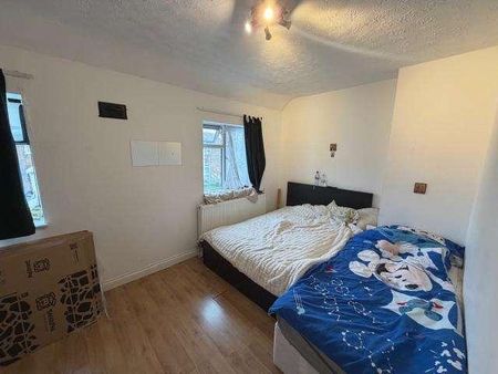 Dagenham Avenue, Dagenham, RM9 - Photo 3