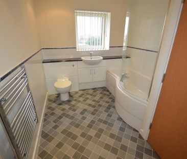 2 bedroom flat to rent - Photo 5