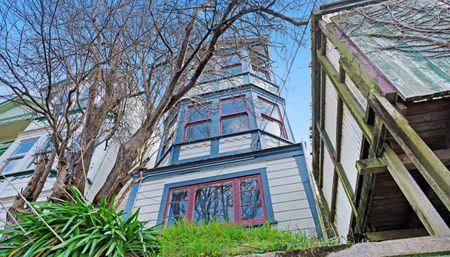 Central City suburban living in Tinakori Road - Photo 3