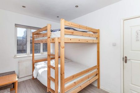 2 bedroom maisonette to rent - Photo 4