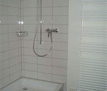 "Sanierte Altbauwohnung für junge Leute im Zentrum" - Photo 5