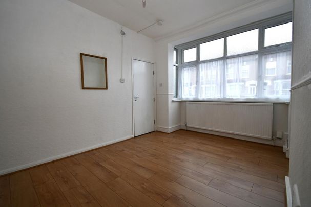 4 bedroom terraced house to rent - Photo 1