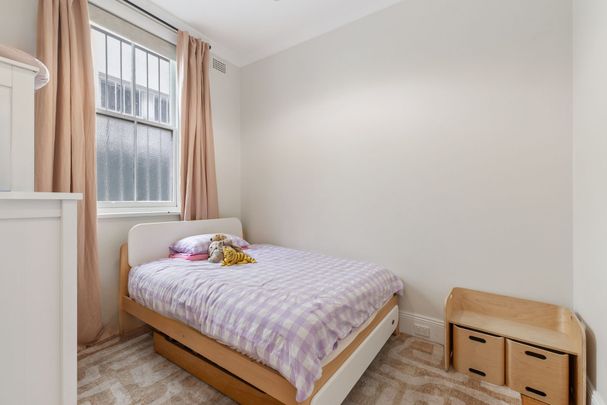 Coastal Art Deco Garden Apartment - Photo 1