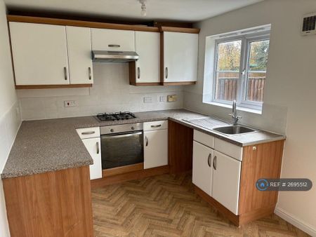 3 bedroom semi-detached house to rent - Photo 2