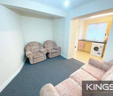 5 bedroom semi-detached house to rent - Photo 3