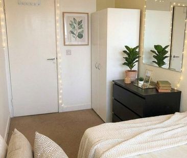 1 bedroom in a flat share to rent - Photo 3
