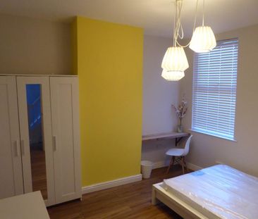 4 bedroom end of terrace house to rent - Photo 4
