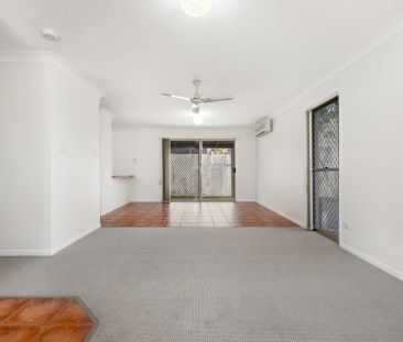 Contemporary 3-Bedroom Townhouse with Ensuite & Courtyard - Photo 4