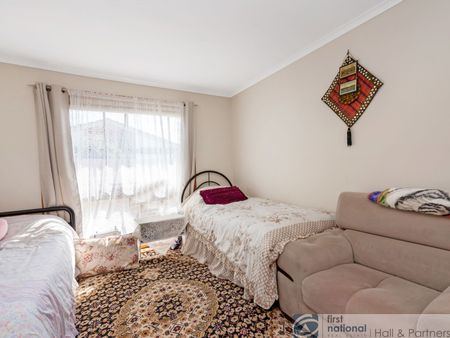 Spacious Two Bedroom Unit! - Photo 4
