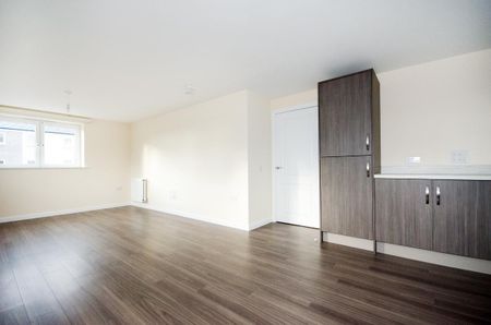 Modern, spacious, two bed flat in popular location - Photo 5