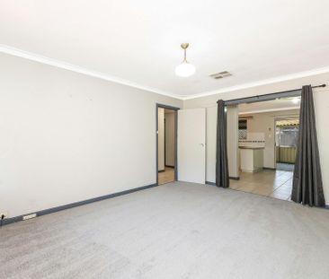 Charming Home in Super Central Mandurah Location - Photo 1