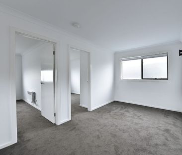 Modern, Low-Maintenance Living in the Heart of Greenvale - Photo 6
