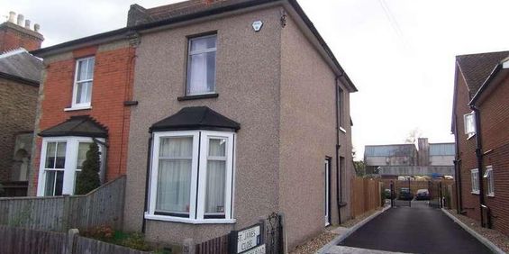 Heathcote Road, Epsom, Surrey, KT18 - Photo 3