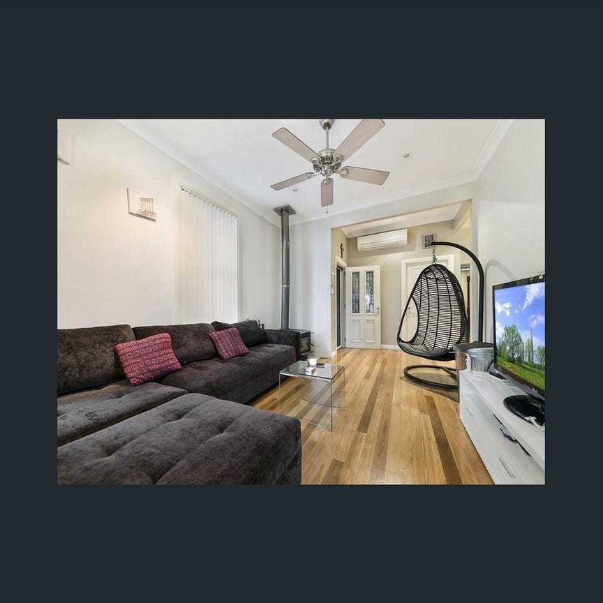 3-Bedroom Family Home with Double Garage – Prime Granville Location - Photo 1