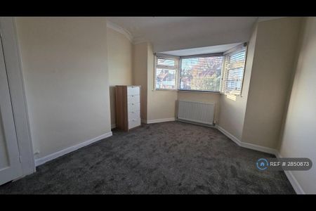 3 bedroom semi-detached house to rent - Photo 2