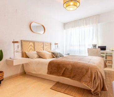 Room in a shared 7-bedroom apartment for rent in Alicante, bills in... - Photo 1