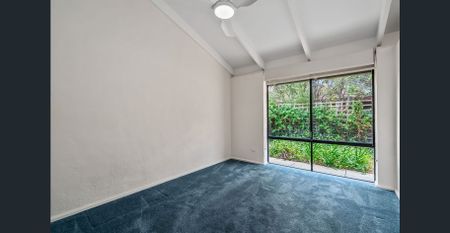 Elegant Royston Park Villa - Photo 5