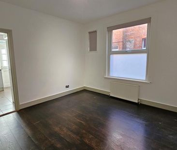 3 bedroom ground floor maisonette to rent - Photo 2