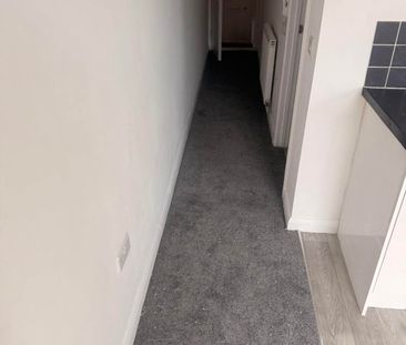 *NEWLY DECORATED* Cavendish Place, Eastbourne - Photo 5