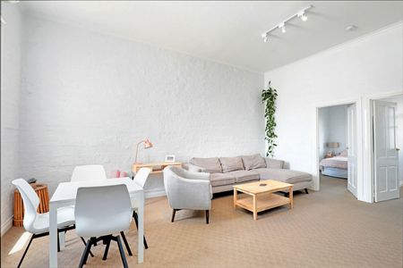 LIGHT & BRIGHT WITH LARGE BALCONY - Photo 4