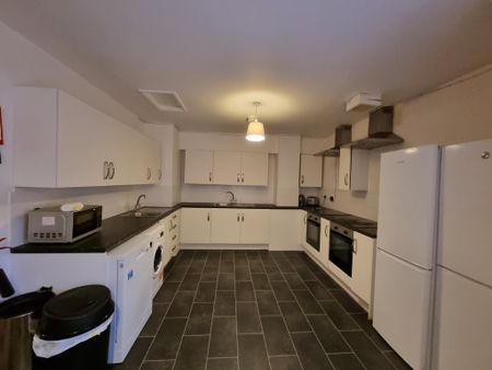 8 Bed Student Accommodation - Photo 4