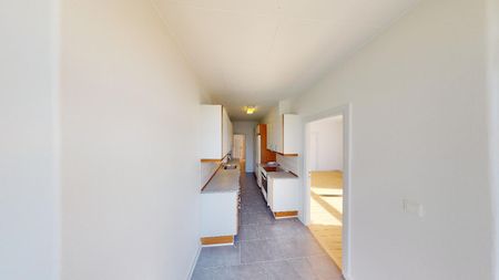 Moderniseret 3-værelses lejlighed med altan - Foto 2